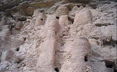  انبارهای ۸۰۰ ساله گندم در دل صخره‌های روستای زید استان ایلام