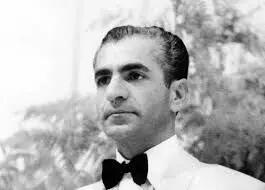  سفر در زمان؛ «محمدرضا پهلوی» به همراه دخترش در یک مراسم رسمی در تهران؛ سال 1338