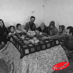  فیلم | قاشق‌زنی عجیب کنی‌ها در شب چله - کلبه سرگرمی