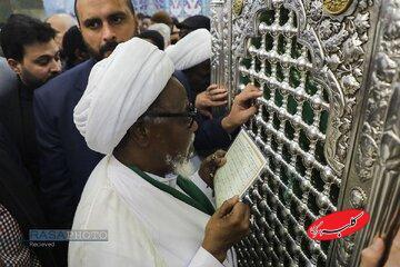  تصاویری از حضور رهبر شیعیان نیجریه در حرم حضرت معصومه(س)/ زیارت خوانی شیخ کنار ضریح - کلبه سرگرمی