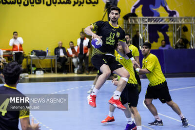 هفته نهم رقابت های لیگ برتر هندبال صدرنشینی تیم کرمان پایان یافت