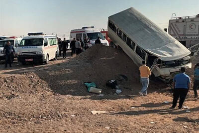 12 مجروح در انحراف مینی‌بوس دانش‌آموزان در محور ایوانکی