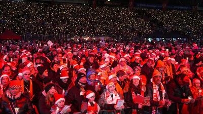 کریسمس ویژه: ۲۸۵۰۰ هوادار در استادیوم فوتبال (عکس) - پارس فوتبال