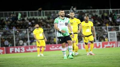 سپاهان- خیبر خرم آباد؛ دوئل محرم نویدکیا و سید مهدی رحمتی در نقش جهان - پارس فوتبال