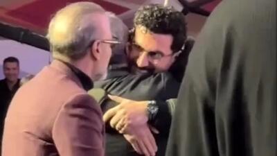  فیلم/ امیرحسین قیاسی موفقیت بزرگ در جشن حافظ را مدیون این چهره محبوب ایرانی است/ رامبد جوان بیشتر از امیرحسین از تندیس حافظ نازپرورده اش ذوق کرد!