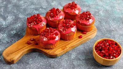 گلچین 10 تزئین کیک شب یلدا برای مهمانی‌ های خاص / فیلم و عکس