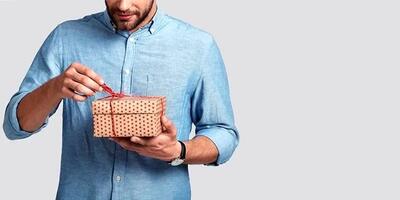  هدیه روز مرد برای همکار چی بخریم؟ 20 کادو کاربردی