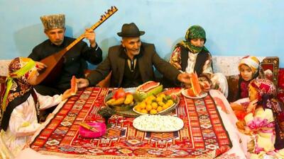  نوستالژی امروز / نگاهی به دورهمی هنرمندان قدیم و عاشیق خوانی ترکی آذربایجان در شب یلدا + روایت مسعود فروتن از آداب و رسوم و خاطرات شیرین شب چله