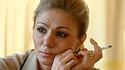  عکس   سفر در زمان /  فرح دیبا با استایل خمیده بر سر مزار محمدرضا پهلوی