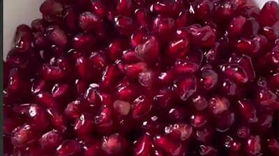  تمیزترین روش دون کردن انار شب یلدا / فیلم