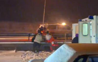  لحظات نفسگیر نجات مادر باردار گرفتار در برف و کولاک امین‌الله در خراسان شمالی با تلاش تیم‌های عملیاتی هلال احمر و اورژانس