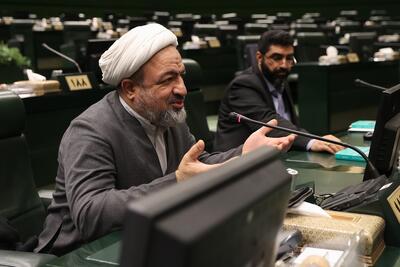 انتصاب عارف به دلیل تابعیت فرزندش غیرقانونی است