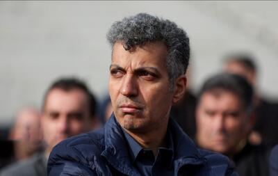 قاب یادگاری عادل فردوسی پور و یکی از بهترین خوانندگان کشور / عکس