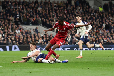 پارگی رباط صلیبی ایساک رد شد؛ اجبار لیورپول به خرید یک مهاجم جدید