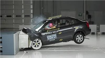 تست تصادف خودرو  باید قانون شود؛ خودروساز داخلی بدون الزام زیر بار نمی‌رود - تسنیم