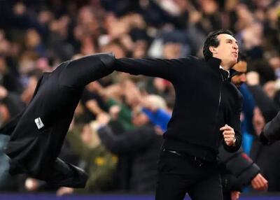 شادی دیوانه‌وار امری: کتش را هم درآورد! (عکس)