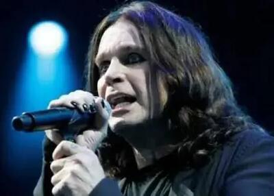 نوه اسطوره راک در بازی ویلا-منچستریونایتد (عکس)