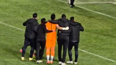 خوشحالی نیمکت و بازیکنان خیبر پس از سوت پایان بازی