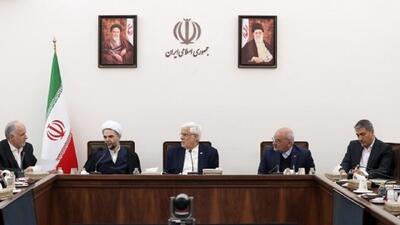 عارف: دولت با همکاری سایر قوا به دنبال پیروزی در جنگ اقتصادی است