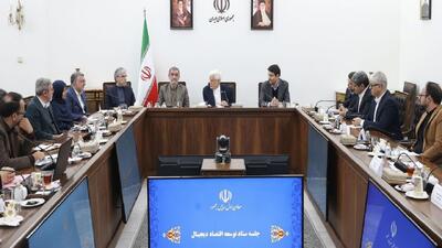 عارف: مخالف ایجاد محدودیت در فضای مجازی هستم/ راهی جز استفاده از اقتصاد دیجیتال نداریم