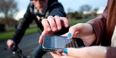 فیلم | سرقت وحشیانه و ترسناک موبایل دختر جوان در محله جنوب تهران