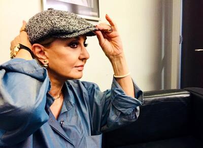 پولاد کیمیایی ۱۰ ساله کنار گوگوش در پیست اسکی