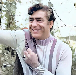 «محمدعلی فردین» در 67 سالگی در سالن کشتی؛ سال 1376