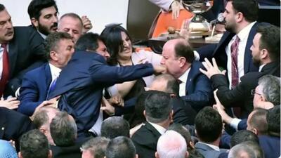  نمایندگان پارلمان ترکیه به جان هم افتادند