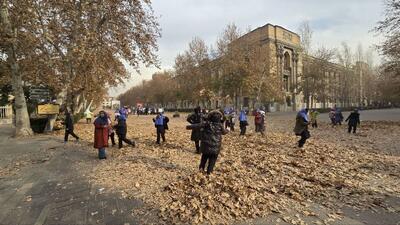 برگ بازی دختران در میدان مشق تهران در اولین روز دی / یک خداحافظی ویژه با پاییز (+عکس)