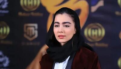 بازگشت «نیکا» به قاب دوربین‌ها؛ حضور متفاوت سونیا حسینی روی فرش قرمز جشن حافظ (عکس)