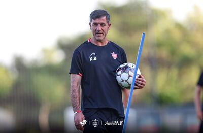 تراکتوری‌ها برای تشویق کریم باقری مدرک رو کردند