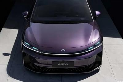 سدان پرچم‌دار جدید گک A800 اولین خودرو با مجوز رانندگی خودران کامل