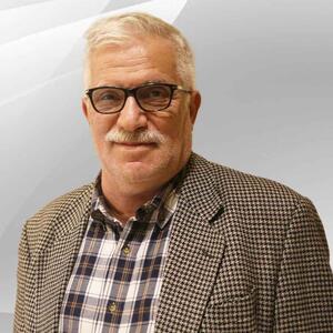 اتاق بازرگانی هیچ کاری برای تجار و تولیدکنندگان نمی‌کند و هیچ مشکلی از آنان حل نکرده است