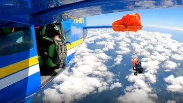 چترباز خوش‌شانسی که با وجود از دست دادن چترش از مرگ نجات یافت + ویدئو