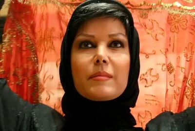 «فرزانه کابلی» در 74 سالگی و در تخت جمشید؛ سال 1402