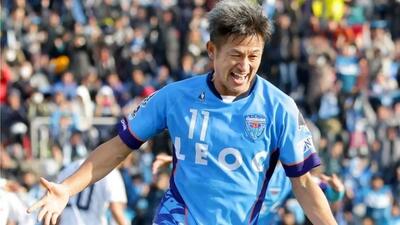 پیرترین بازیکن فوتبال جهان به چمن باز می‌گردد