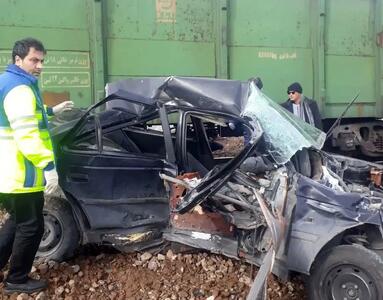 برخورد قطار با خودرو در ایستگاه راه‌آهن شازند