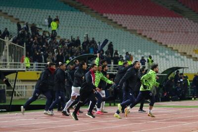 بنر جالب در خرم آباد؛ این لیگ خوراک ماست! (عکس)