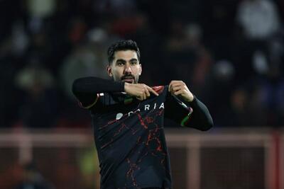 افزایش فالورهای شکاری در اینستاگرام؛ بوسه شیرین به لوگوی پرسپولیس!