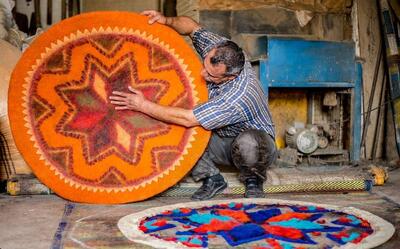 این هنر دستی دیسک کمر را درمان می‌ کند | زیرانداز ۸ میلیون تومانی دیگر مشتری ندارد + فیلم