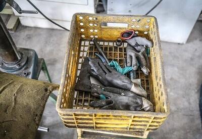 کسی مراقب دست کارگران نیست