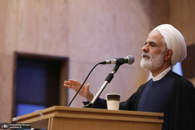  انصاری: در حالی که بی سابقه‌ترین تحریم‌ها علیه ماست، یک عده فیلشان یاد هندوستان کرده‌ و بخش مهمی از وقت مسئولین اقتصادی ما در نهادهای نظارتی و شبه نظارتی می‌گذرد/ قابل قبول نیست اگر در یک گوشه‌ ماراتن حرکت‌ غیرقانونی انجام‌ گرفت، برخورد عمومی صورت‌ بگیرد