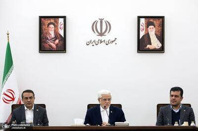  عارف: مطمئن هستم مشکلات اقتصادی حل می‌شود/ با تلاش دانشمندان خود می‌توانیم دست برتر را در زمینه فناوری‌های نوظهور داشته باشیم/ نظام به اهمیت بخش خصوصی در تأمین امنیت سایبری پی برده است/ دولت به دنبال حل مشکلات نخبگان است