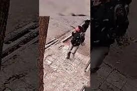 لحظه هولناک سرقت گوشی آیفون در جنوب تهران/ ویدئو