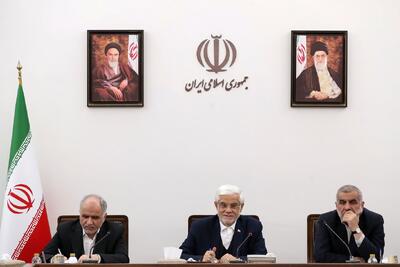 روایت عارف از مطالبه مردم درباره بانک آینده/ سال ها مردم بانک آینده را حیاط خلوتی امن برای برخی افراد می دانستند اما...