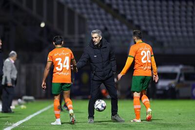 یک استقلالی استخوان در گلوی پرسپولیس