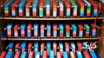 باتری‌هایی که چراغ خانه مردی را ۸ سال روشن نگه‌داشته‌اند - مجله اینترنتی کولاک