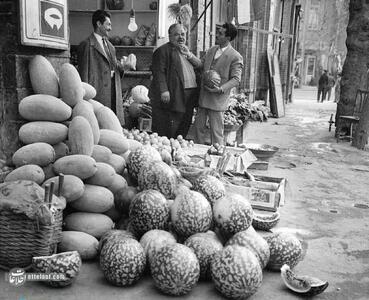 عکس‌های جالب از بازار شب یلدای ۶۰ سال پیش! ؛ سال ۱۳۴۴ - مجله اینترنتی کولاک