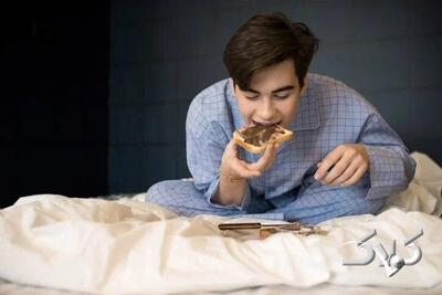 چرا شب‌ها هوس شیرینی می‌کنیم؟ | ۴ راهکار نجات‌بخش - مجله اینترنتی کولاک