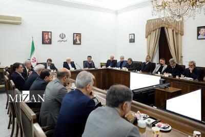 عارف: مطمئن هستم مشکلات اقتصادی حل می‌شود